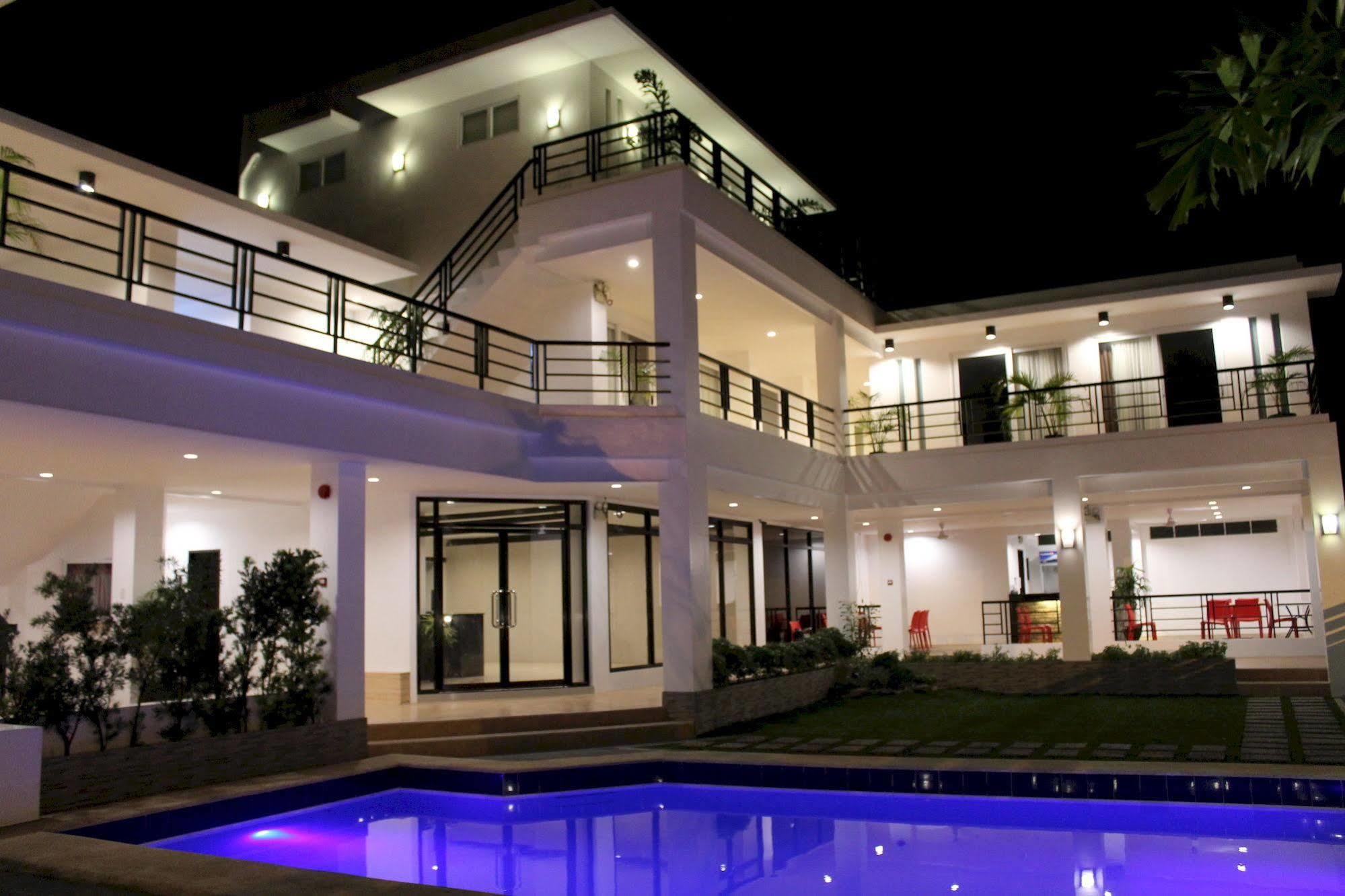 Be-Ing Suites Davao Exterior photo